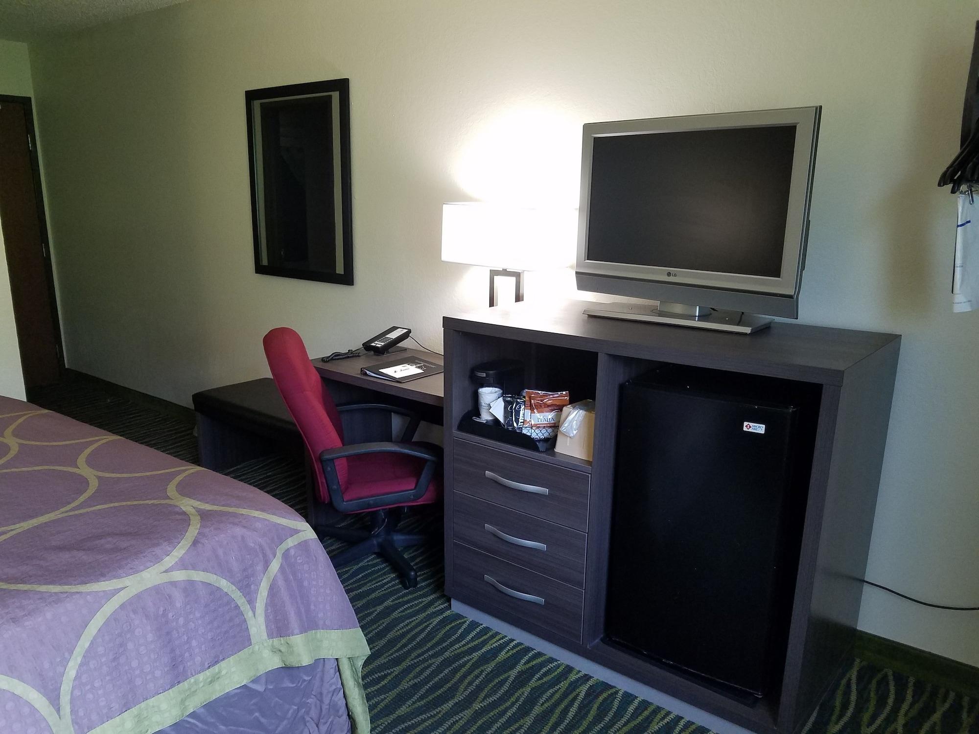 Super 8 By Wyndham Independence Kansas City Dış mekan fotoğraf