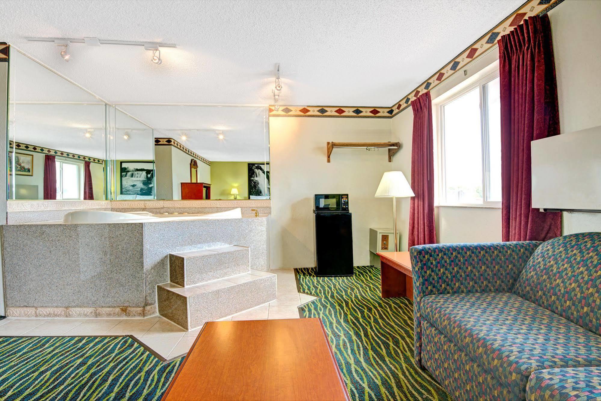 Super 8 By Wyndham Independence Kansas City Dış mekan fotoğraf