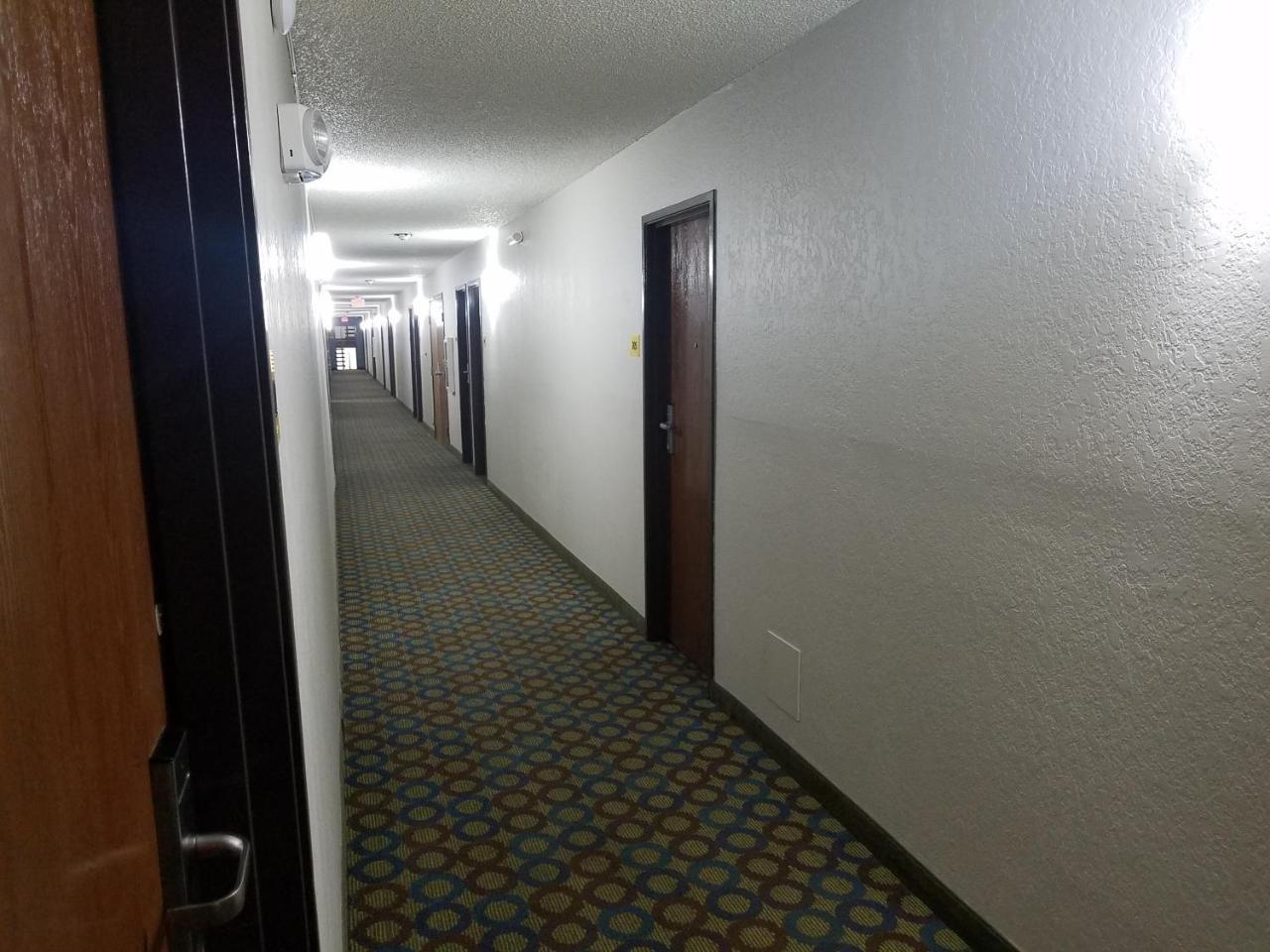 Super 8 By Wyndham Independence Kansas City Dış mekan fotoğraf
