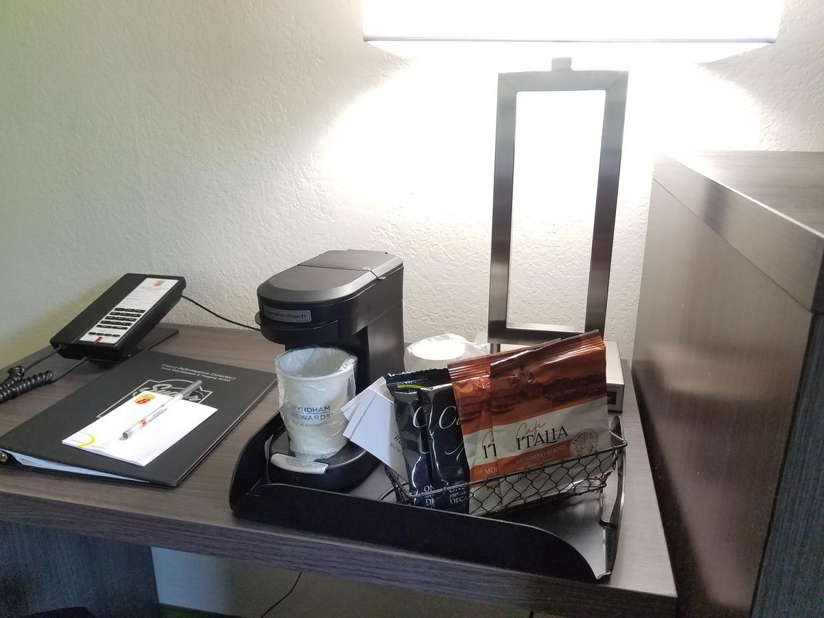 Super 8 By Wyndham Independence Kansas City Dış mekan fotoğraf